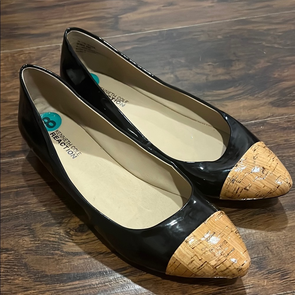 Kenneth Cole Reaction Women's Black and Beige Flats